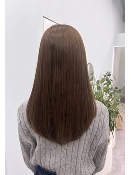 明るめ透明感ベージュカラー／ロングレイヤー