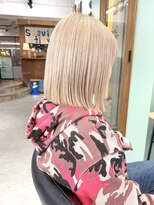 ヒビヲ(HIBIO)&nbsp;切りっぱなしボブタッセルボブブリーチカラーホワイトベージュ