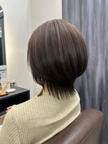 コモド(Comodo)&nbsp;ショートボブから伸ばしながらボブウルフへスタイルチェンジ！