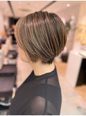 40代脱白髪染めデザイン ローライト　ショート