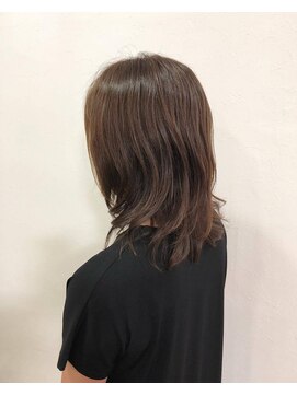 ヘアーアンドメイク ヒューラ 立川店(HAIR&MAKE hurra) イルミナカラーでツヤ感アッシュ
