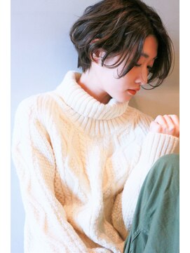 ドロップ(drop) 伸ばしかけ、前下がりセンターパートショート〈表参道/青山〉