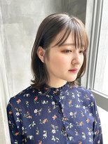 ローリー(Rowlly)&nbsp;- 毛先に柔らかさを出した耳かけミディアムレイヤー -