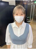 プラチナブロンド×切りっぱなしボブ