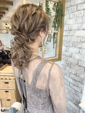 カルテット(Quartett) 【Quartett】大人可愛いお呼ばれローポニーアレンジ