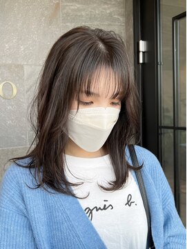 メゾン アヴァロ(Maison Avallo) マットグレージュカラーのミディアムヘア