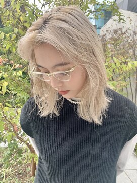 ルーム(Loom.) ブロンド　ダブルカラー　ホワイトベージュ　抜きっぱなし