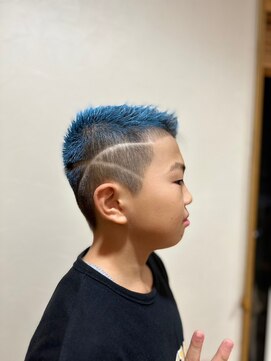 ラクヘアー 上福岡店 短髪剃り込みアップバング刈り上げブルーカラーキッズカット