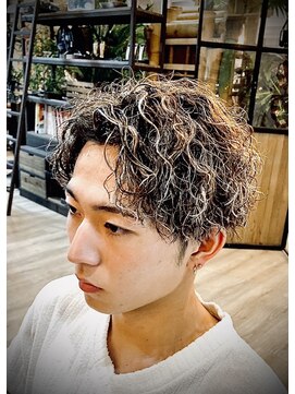 シークレットミラーズ(SECRET MIRRORS) ツイストスバイラルパーマ×ハイライト