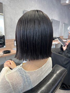 モク(mok) 秋のイメチェン 外ハネ切りっぱなしボブ