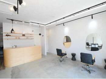 ジョリバイブラフ(joli by BLUFF)の写真/少人数制でゆったりとした時間が流れる【joli】初めてでも入りやすく、サロンが苦手な方にもおすすめです！