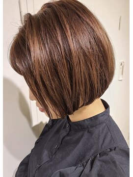 イヴォークトーキョーオーサカ(EVOKE TOKYO osaka) ぱつっとミニボブ