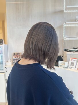 プラス ファースト ヘア(Plus 1st) ミルクティーグレージュ×外ハネボブ