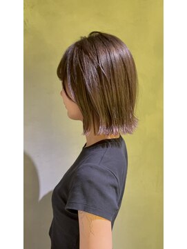 クロワ(croix) 肩上レングスの外ハネボブ