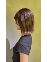 クロワ(croix) 肩上レングスの外ハネボブ