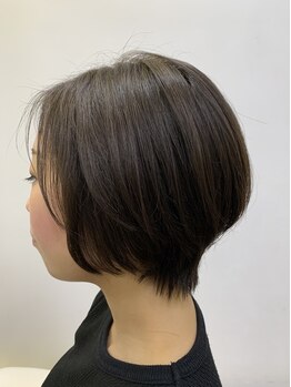 暗くなりすぎず、艶と透明感のあるカラーが楽しめる♪上品さを保ち、理想以上のスタイルに★