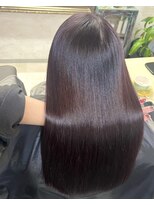 ミーノ(miino)&nbsp;艶感際立つワインブラウンストレート