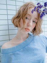 ルティア(Lutia)&nbsp;ハイトーンベージュ　ゆるふわセンターパート