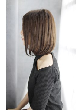 オティアプラスエヌ(OTTIA+n) 20代30代40代 退屈しないシンプルロブ【松山】