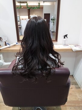 オズ エフ(ｏｚ ｆ［e・f］) くすみカラーが映える、インナーカラーがかわいいロングヘア