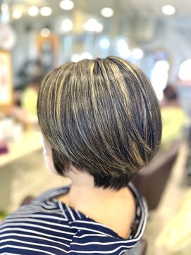 エメールヘア(aimere hair) 抜きっぱハイライトショートスタイル