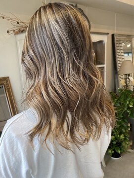 ヘアーデザイン シュシュ(hair design Chou Chou by Yone) ☆chouchou☆外国人風ハイライト×ミルクティーベージュ