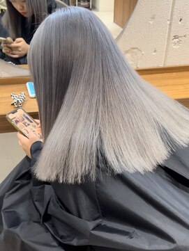 エイトデイズ 三宮駅前店(EIGHT days) ホワイトシルバー　ホワイトカラー