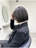 切りっぱなしボブ/顎ラインボブ/グレージュカラー/前髪なし