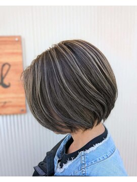 ソル 千葉(Sol) 白髪ぼかし/脱白髪染め/ショートボブ/アンブレラカラー