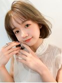 大人ガーリーダークアッシュミディアムレイヤー似合わせカット