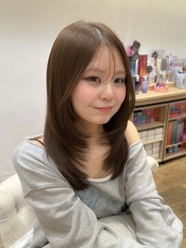 バイオレット ナゴヤ(Violet Nagoya) ミディアムレイヤーカットワンカールミディ小顔ハッシュカット