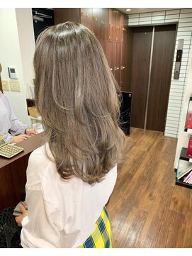 レイラバイアフロート 吉祥寺(Lila by afloat) 揺れるレイヤー×ミルクティーカラー【アフロート小笠原】