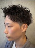 ba375アッシュブラック刈り上げツイスト束感バーバースタイル