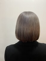 ヘアーアンドメイクアップモパ ホワイトベージュカラー