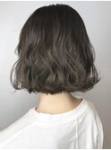 カーキグレージュウェーブボブ