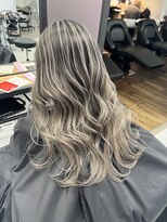 ラフトーキョウセカンド(RAF TOKYO 2nd)&nbsp;KURO流ホワイトグレージュバレイヤージュ