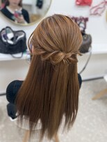 エム(m.)&nbsp;ストレートハーフアップ