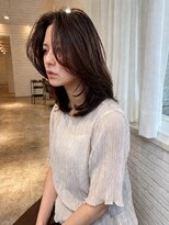 ミュール(Mule) 似合わせカットフェミニンロングくびレイヤーメルティカラー
