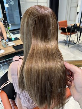 シオ 流山おおたかの森(Sio) フローディア酸熱トリートメントミルクティーグレージュカラー