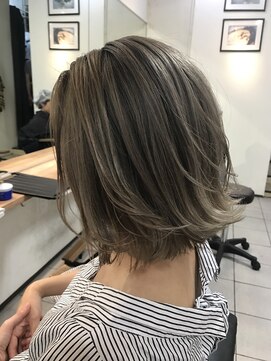 ペネロープ(Penelope) 切りっぱなしボブ×グレージュ