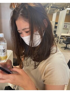 ペネロープ(Penelope) 小顔ミディアム　艶ベージュ　大人可愛い　YACH I