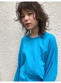 パーマ×ミディアムウルフ