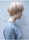 マッシュショート　ハイトーンベージュ