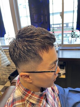 ミリオンバックス 御徒町店(Million Backs) スキンフェード/濡れパン/アイロンパーマ<理容室>[メンズ/御徒町