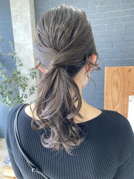 ニド(2do) 自分でできるクロスポニーアレンジ