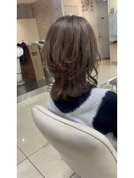 ショコララテ 【20代~50代人気】くびれミディアムレイヤー