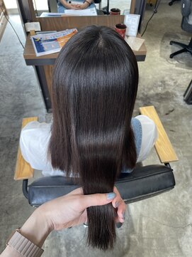 ピンズ(Pins) ストレートヘア