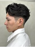 刈り上げセンターパートテーパーフェードカットニュアンスパーマ