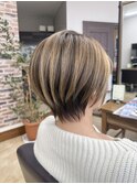 首元美人のショートスタイル