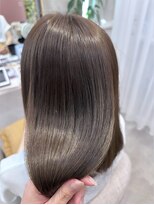 オー(eau)&nbsp;艶々ストレート×グレージュカラー